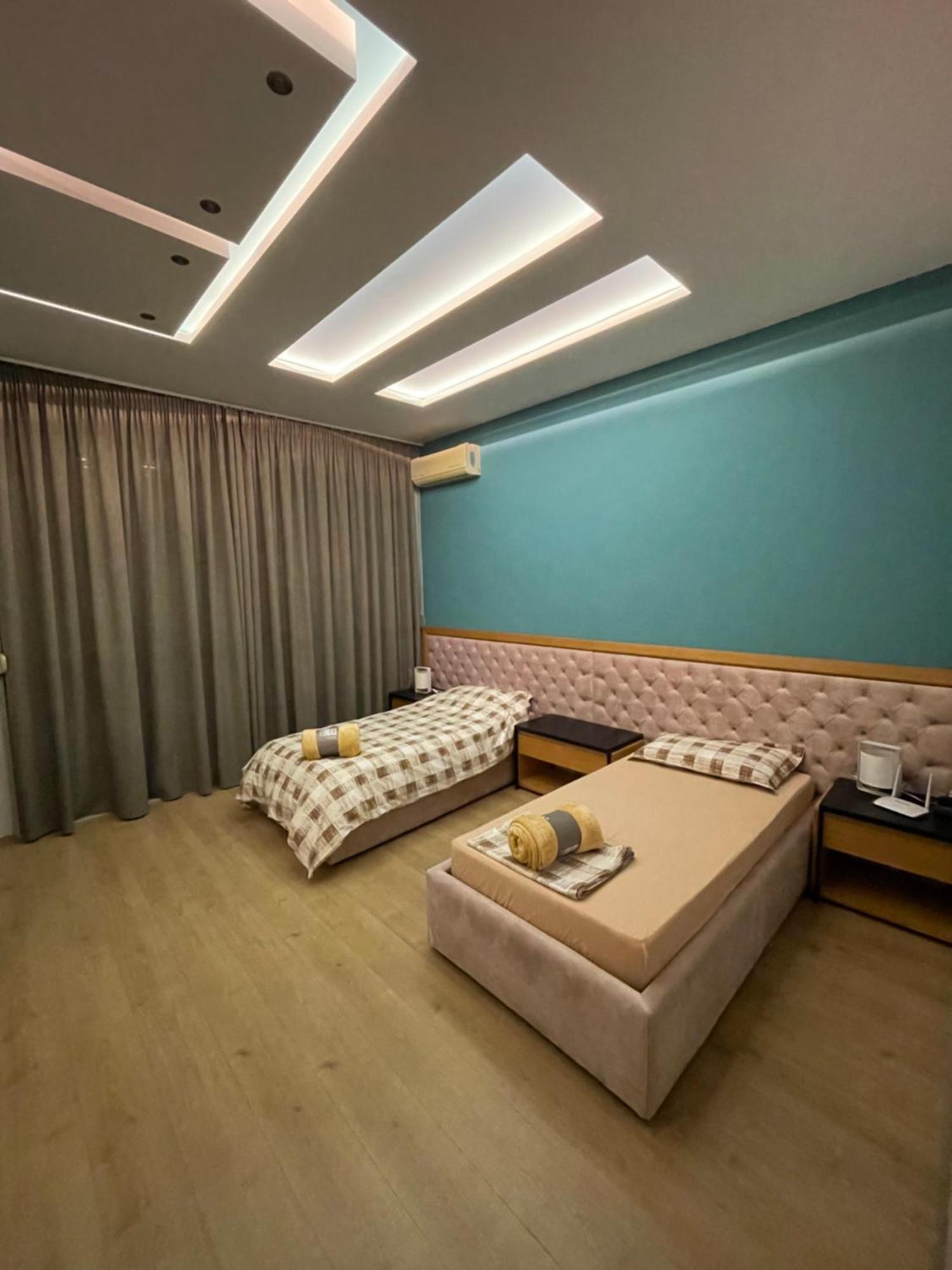 Lux Apartment Tirana Esterno foto