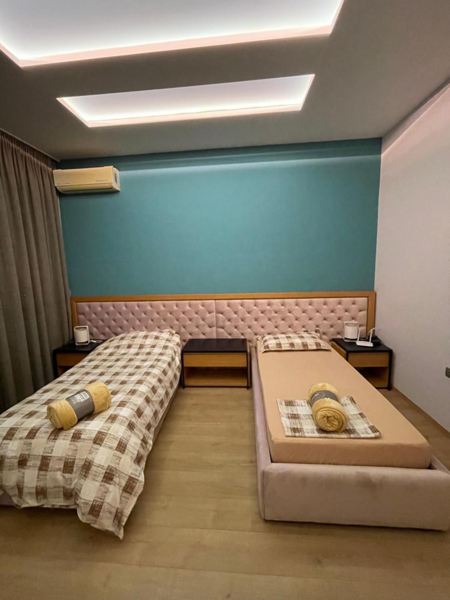 Lux Apartment Tirana Esterno foto