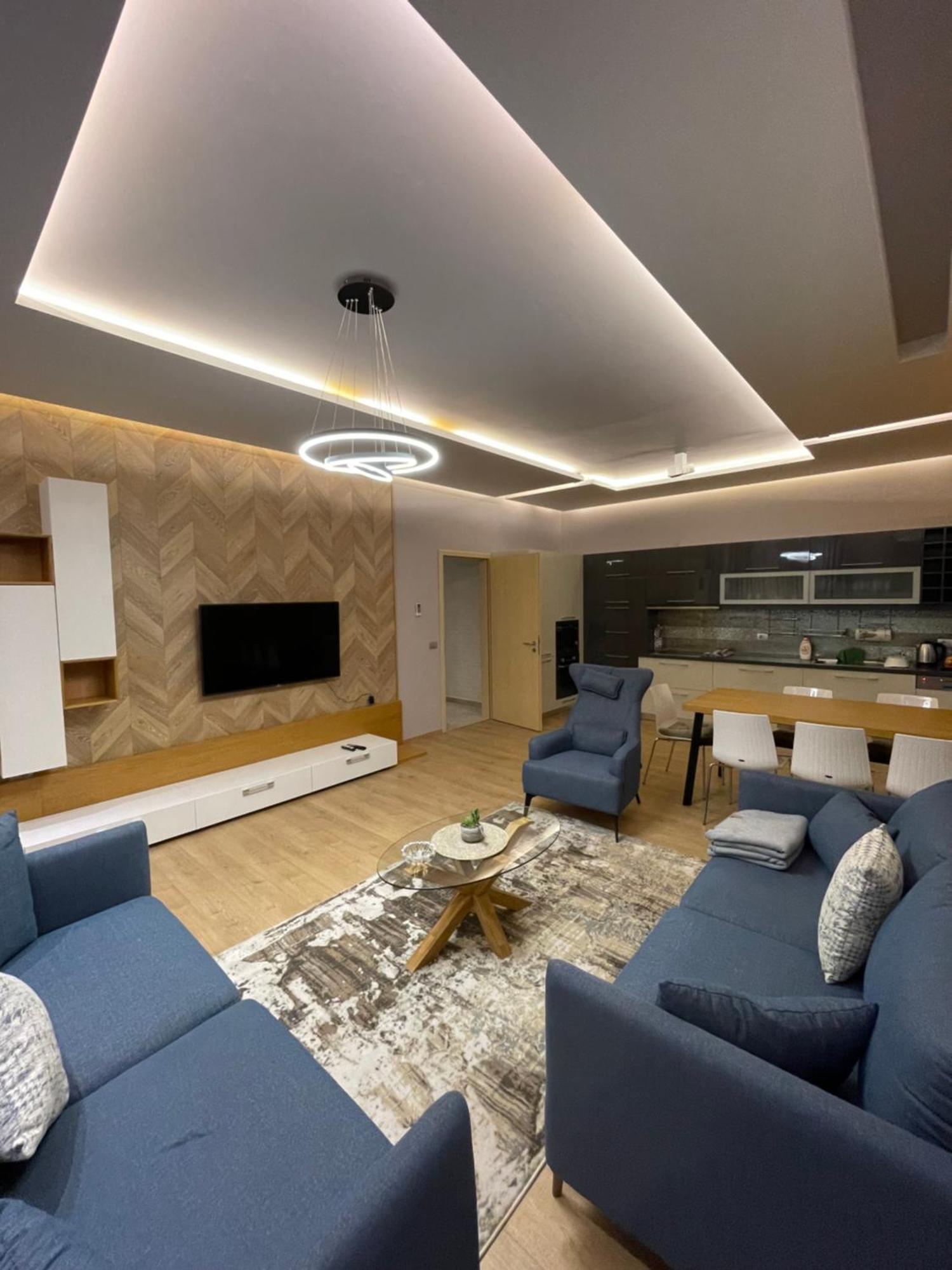 Lux Apartment Tirana Esterno foto