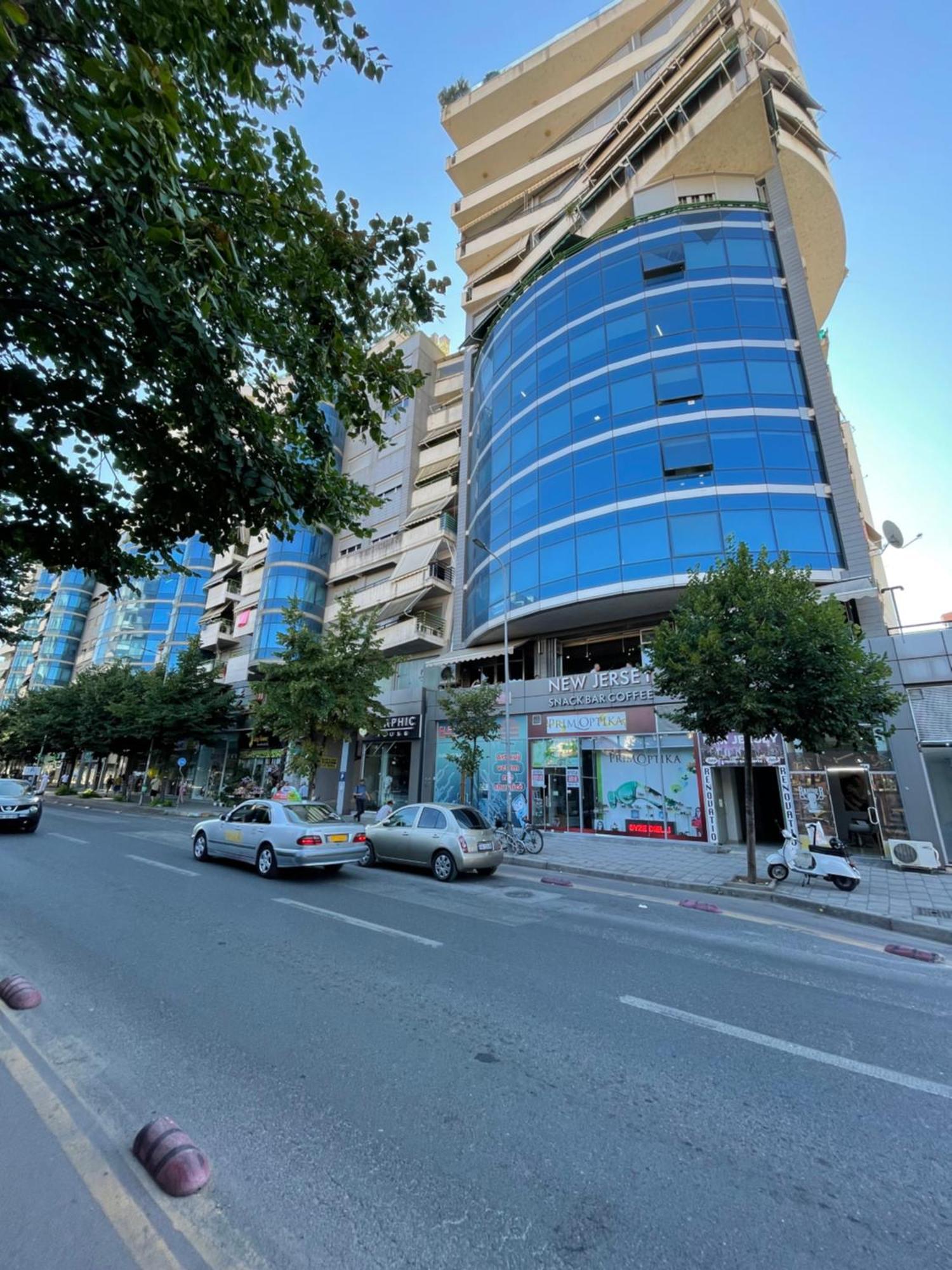 Lux Apartment Tirana Esterno foto